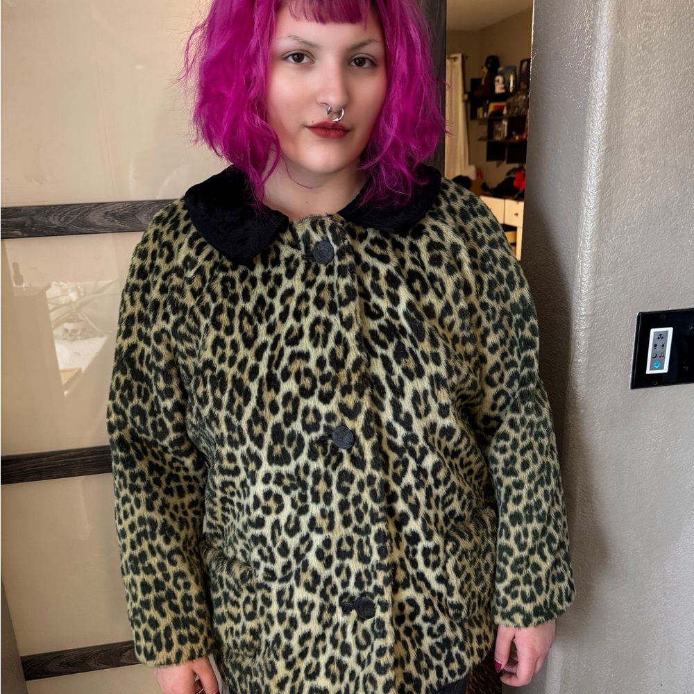 Vintage 60’s leopard swing coat with patch pockets read description about lining